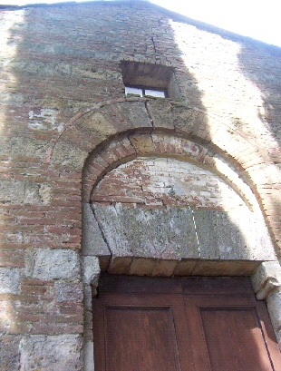 Chiesa di Montepesciti - La facciata