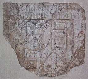 Frammento di marmo con lo stemma di Donusdeo Malavolti