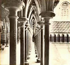 Il chiostro di Mont Saint Michel