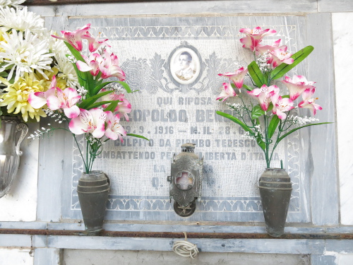 Lapide di Aldo Benocci al Cimitero di Vescovado