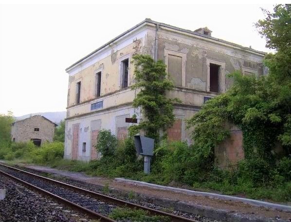 Salceta - nuova stazione prima della demolizione