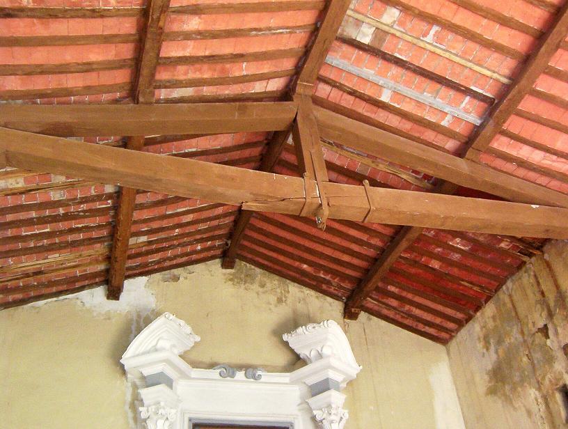 Il sottotetto della chiesa dei SS. Pietro e Paolo a Montepescini