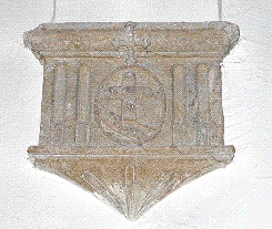Mensola in pietra con lo stemma Bandini1