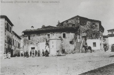 Piazza Umberto I nel '900 - Archivio sandro Nocciolini