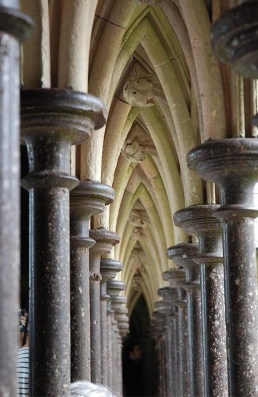 Mont San Michel - Le colonnette del chiostro