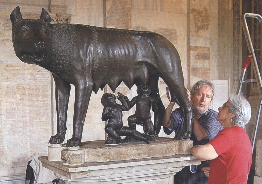 Edilberto Formigli e la Lupa Capitolina - foto da Archeologia Viva